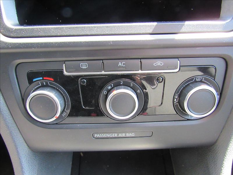 Volkswagen Golf 1,6 TDi 77kW Variant - fotka 17 z 29
