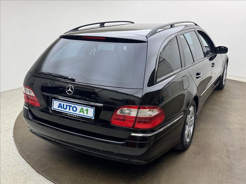 Mercedes-Benz Třídy E 3,0 280 V6 AT AVANTGARDE H/K - fotka 4 z 42