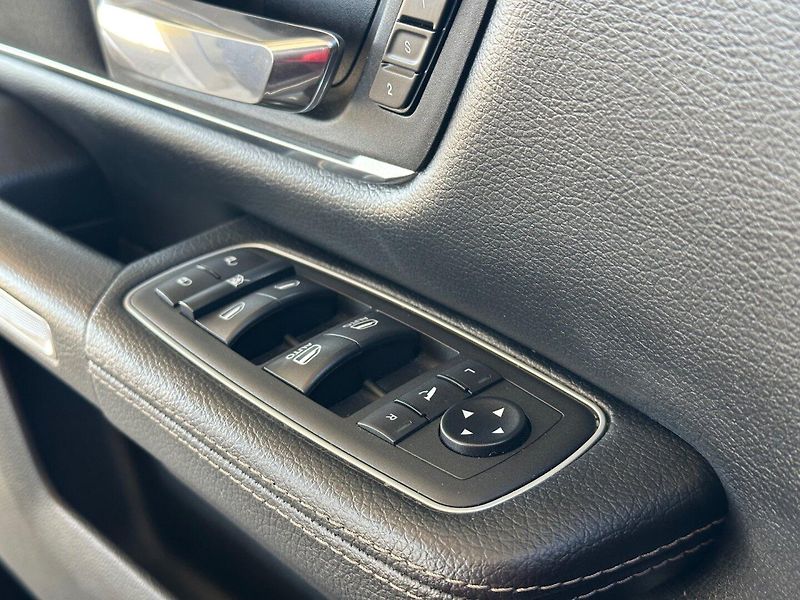 RAM 1500 (2021) 5.7HEMI V8 LARAMIE SPORT - fotka 10 z 30