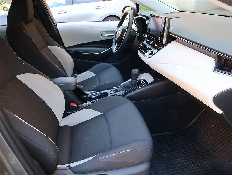 Toyota Corolla (2020) 1.8 Hybrid - fotka 9 z 22