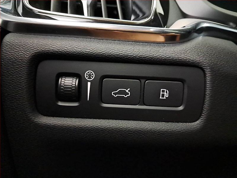 Volvo V60 (2021) R-Design T8 Twing Engine - fotka 25 z 27