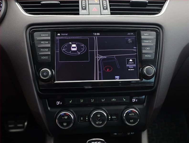 Škoda Octavia (2014) Scout 2.0 TDI, 4X4, Automat - fotka 10 z 21