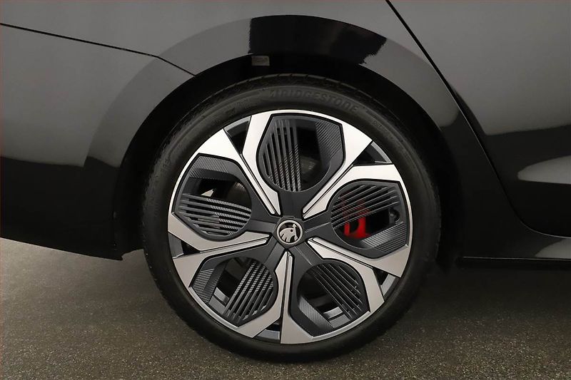 Škoda Octavia (2025) RS 2.0 TSI, RS 2.0 TSI 195KW - fotka 19 z 19