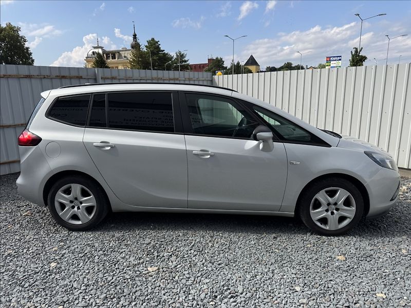 Opel Zafira 1,6 CDTi 100kW TOURER tažné - fotka 14 z 50