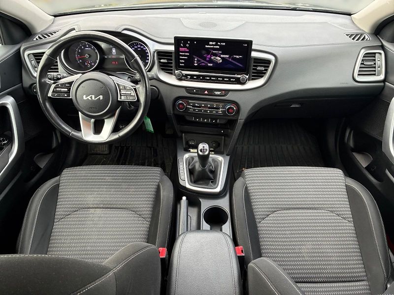 Kia Ceed (2022) TOP 1.5T-GDI 117kW DPH CZ - fotka 9 z 11