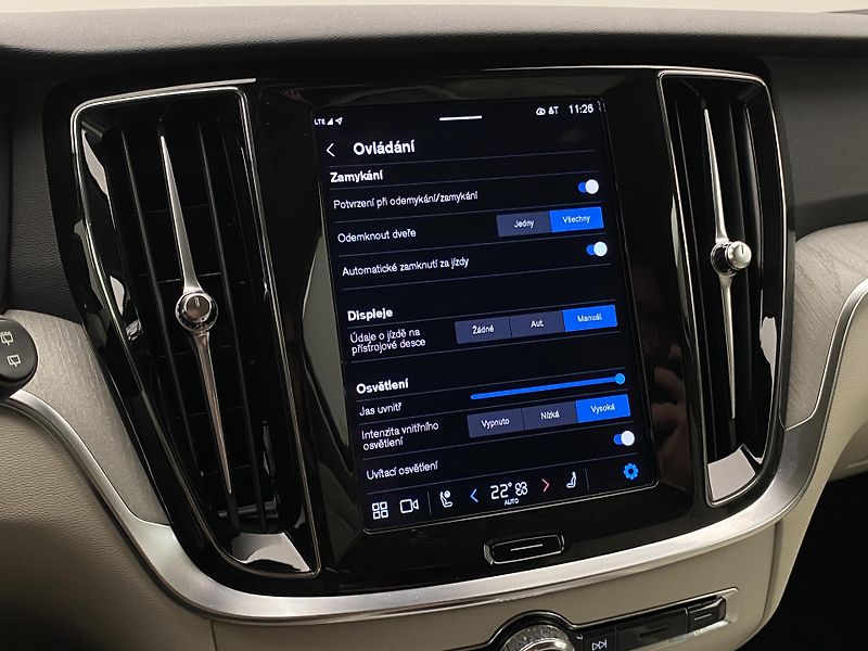 Volvo V60 B4 DARK PLUS AUT CZ - fotka 44 z 51