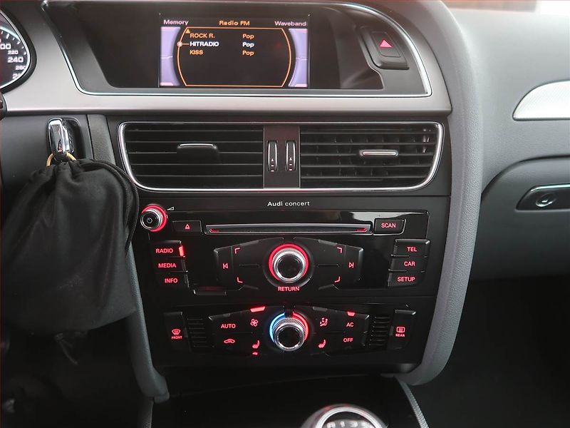 Audi A4 (2013) 2.0 TDI, Bi-Xenony, Tempomat - fotka 12 z 19