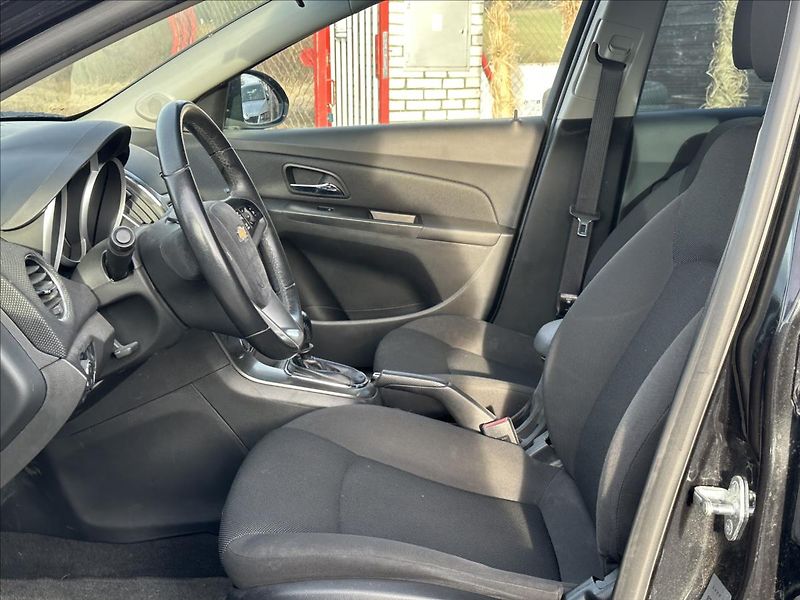 Chevrolet Cruze 1,7 6KVALT DIGIKLIMA +SADA ALU - fotka 9 z 21