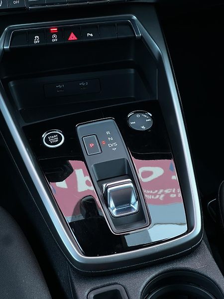 Audi A3 35TFSI 110kW Aut S-Line DPH TZ - fotka 12 z 23