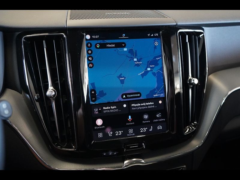 Volvo XC60 T8 PLUS Black Edition, 360°,HK - fotka 30 z 47