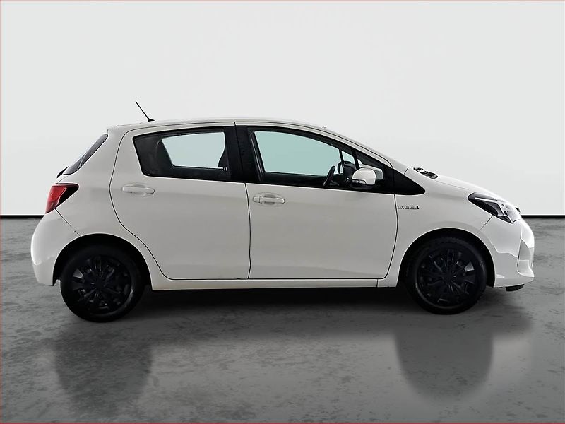 Toyota Yaris (2015) 1.5 Hybrid, Automat, Tempomat - fotka 6 z 19