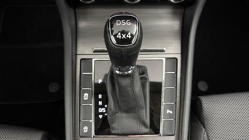 Škoda Superb 2.0 TDI DSG 4x4 Style - fotka 24 z 27