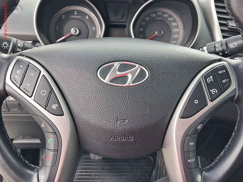 Hyundai i30 (2016) 1.6 CRDI, 2.maj,ČR, servis - fotka 16 z 19