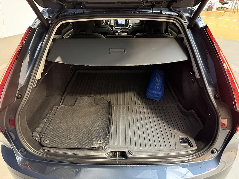 Volvo V90 B6 AWD benzin Ultimate Auto - fotka 13 z 16