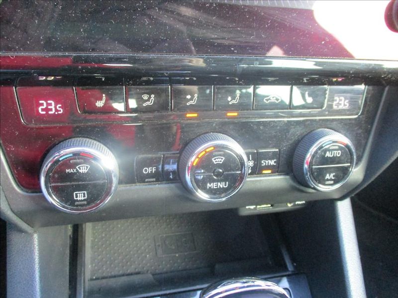Škoda Octavia 2,0 TDI, Style,DSG,navi,DPH,CZ - fotka 16 z 29