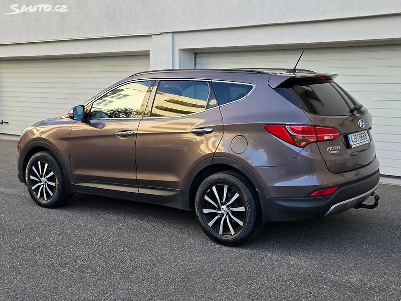 Hyundai Santa Fe (2014) 2.2 CRDI Aut 4x4 Max Výbava - fotka 5 z 33