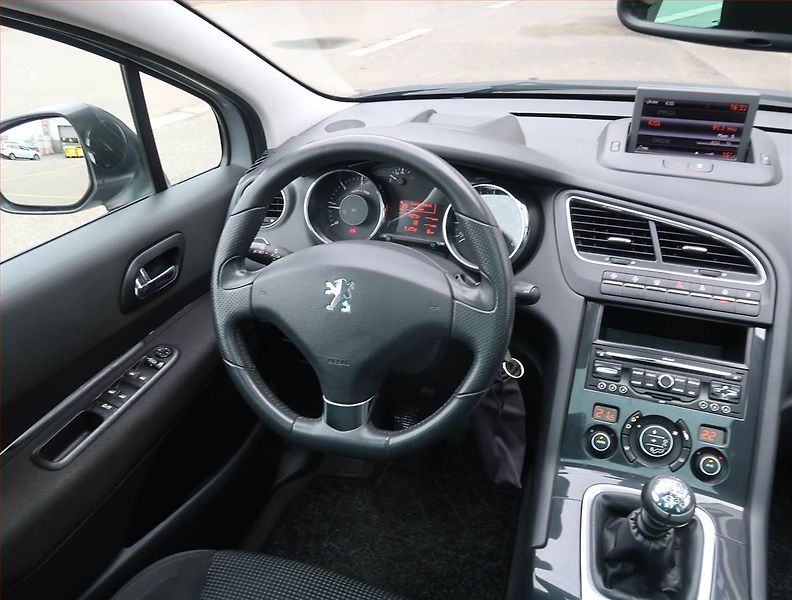 Peugeot 5008 (2011) 2.0 HDI, Navi, Tempomat - fotka 7 z 25
