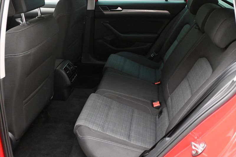 Volkswagen Passat 2,0 TDI 110 KW DSG BUSINESS Zá - fotka 14 z 31
