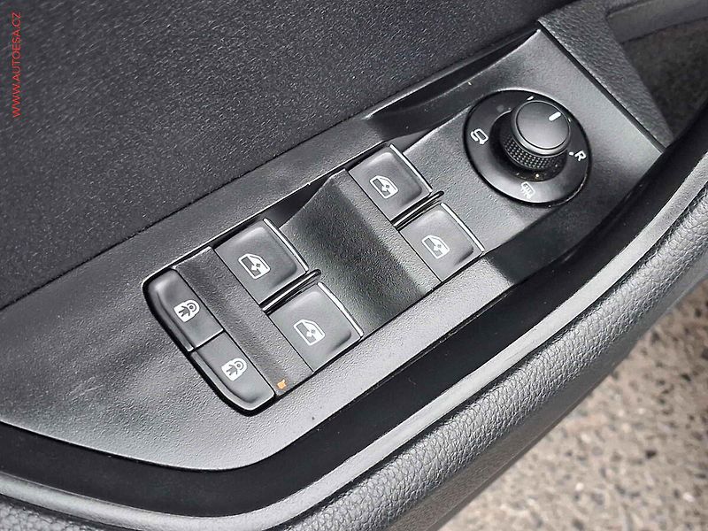 Škoda Superb (2018) 2.0TDi 4x4, Style, xenon - fotka 11 z 18