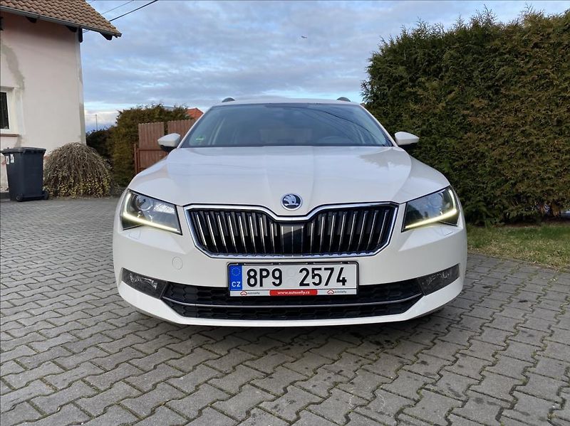 Škoda Superb 2,0 TDI  Ambition / NAVI - fotka 10 z 41