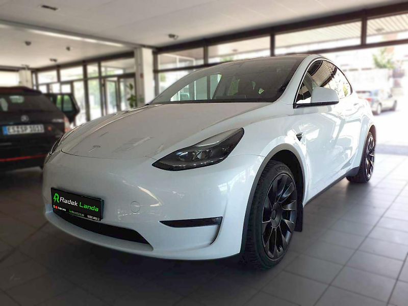 Tesla Model Y (2023) Long Range AWD | Berlín, tažné - fotka 3 z 9