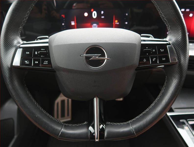 Opel Astra (2022) GS-Line 1.2 Turbo, Automat - fotka 16 z 20
