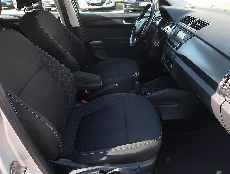 Škoda Fabia (2015) Style 1.2 TSI, ČR,1.maj - fotka 9 z 19