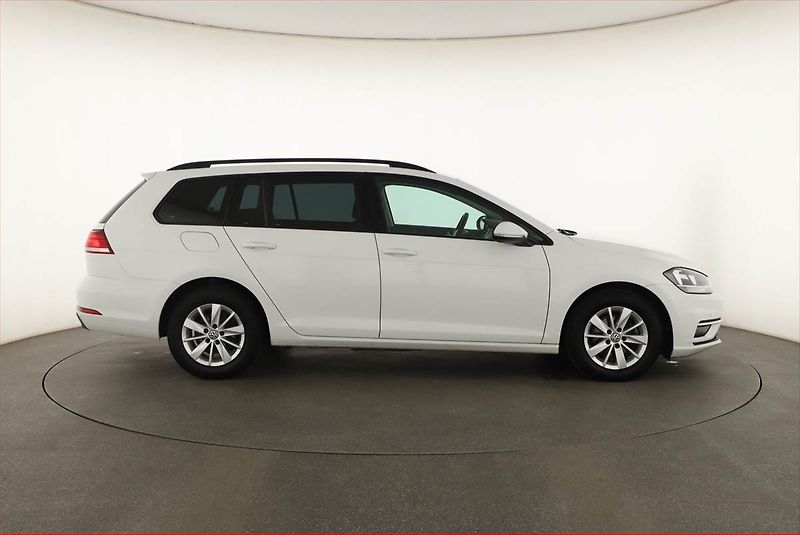 Volkswagen Golf (2019) 1.6 TDI, Tempomat - fotka 6 z 18