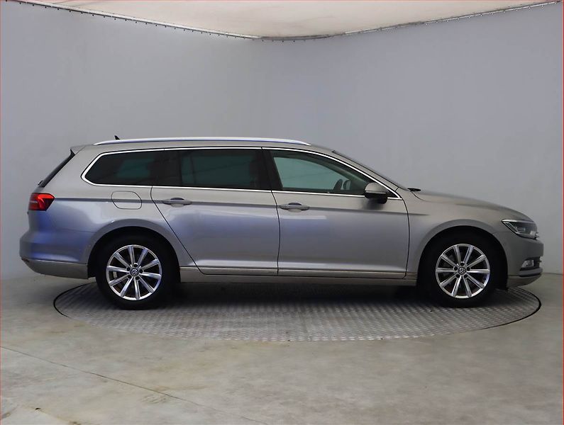 Volkswagen Passat (2016) Highline 2.0 TDI, Automat - fotka 6 z 17
