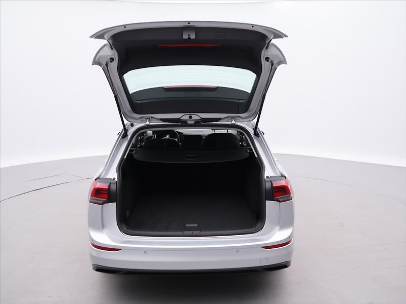 Volkswagen Golf 1.5 TSI EVO 110kW Life DPH CZ - fotka 9 z 29