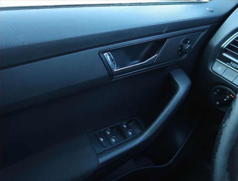 Škoda Fabia (2015) Style 1.4 TDI, Tempomat - fotka 15 z 17