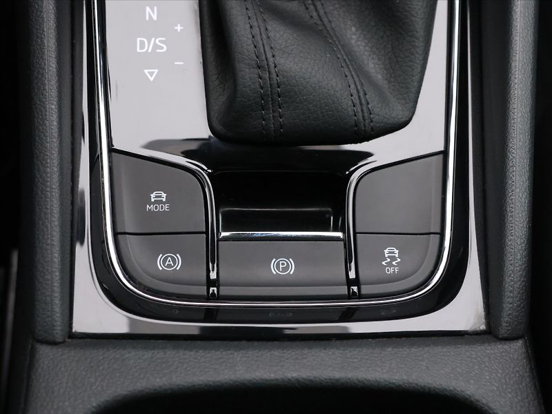 Škoda Karoq 1,5 TSI 110kW DSG Matrix DPH - fotka 26 z 34