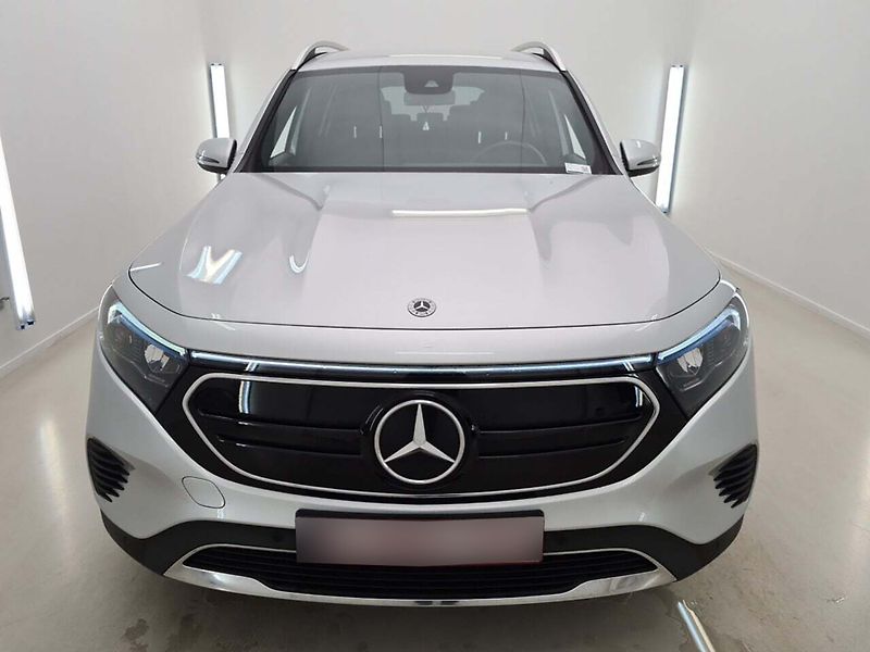 Mercedes-Benz EQB (2022) 4MATIC | 7 míst! - fotka 2 z 14