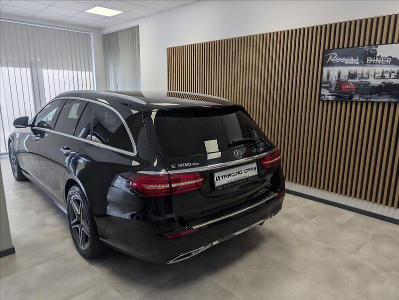 Mercedes-Benz Třídy E E300 DE EQ POWER 225 KW AMG - fotka 7 z 41