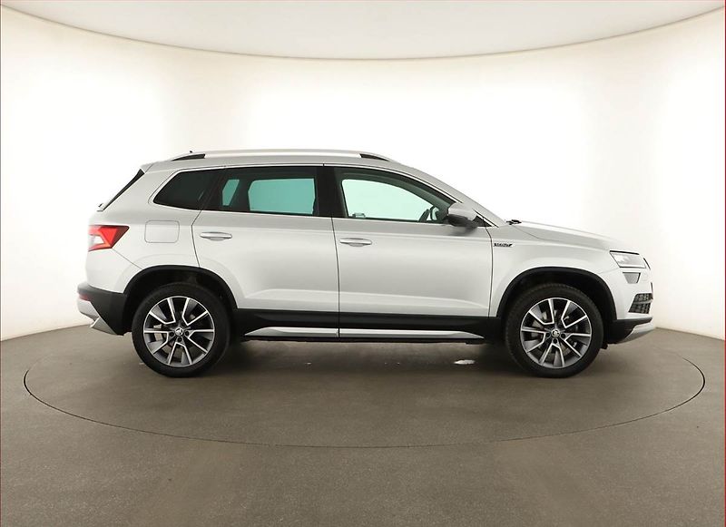 Škoda Karoq (2022) Scout 2.0 TDI - fotka 6 z 19
