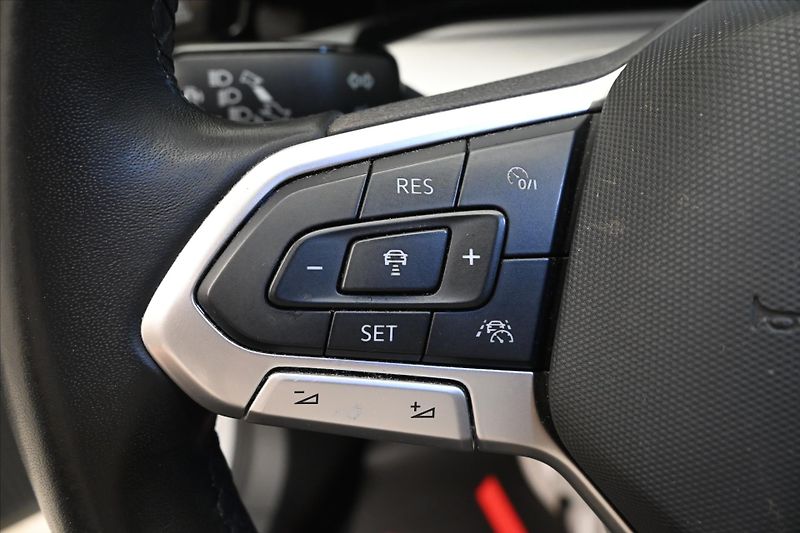 Volkswagen Golf 2,0 TDI 110kW Life LED Záruka - fotka 23 z 31
