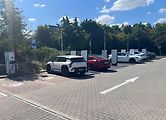 Dobíjecí stanice Tesla Supercharger Čestlice.