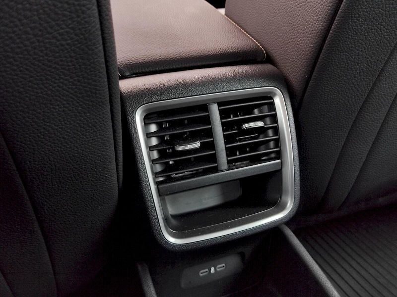 Škoda Octavia (2024) Top Selection 1,5 Tsi 110 Kw D - fotka 26 z 36