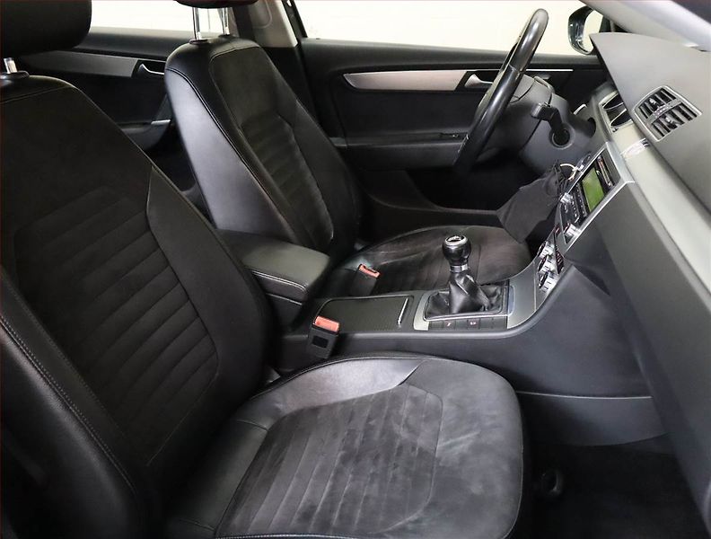 Volkswagen Passat (2012) 2.0 TDI, Serv.kniha, Xenony - fotka 9 z 20