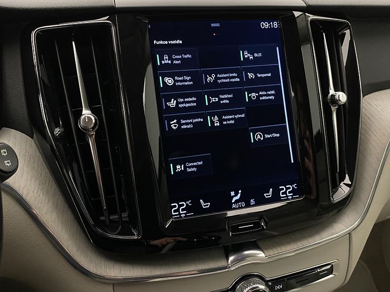 Volvo XC60 D4 AWD INSCRIPTION REZERVACE - fotka 35 z 45
