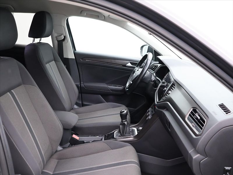 Volkswagen T-Roc 1,0 TSI Virtual LED Webasto - fotka 12 z 29