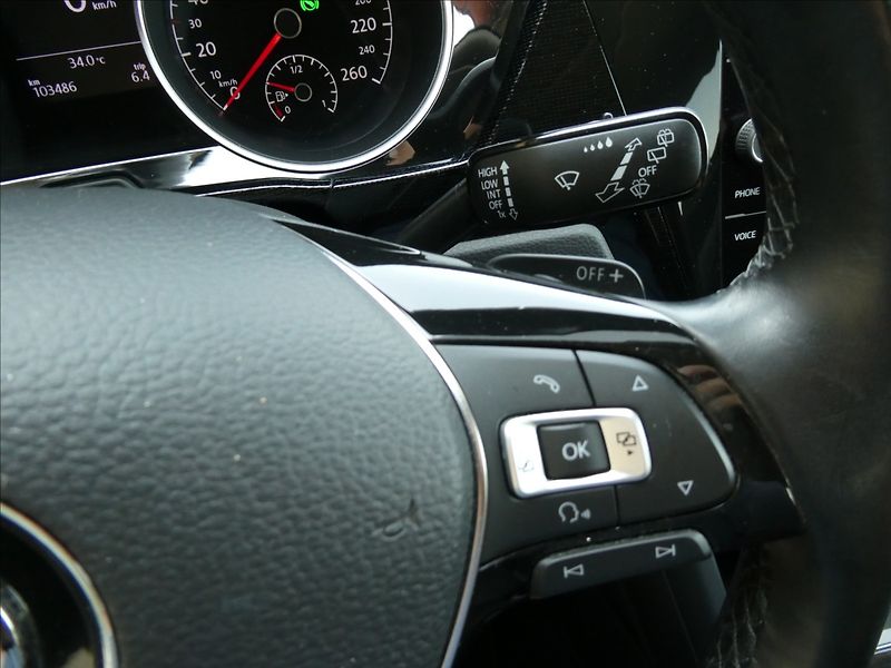 Volkswagen Touran 1,4 TSi 110kW DSG, navi, závěs - fotka 35 z 43