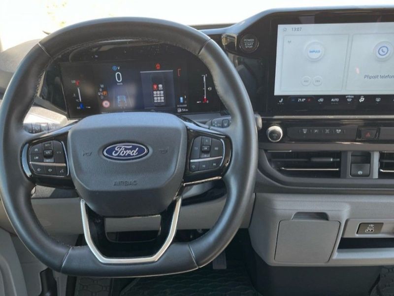 Ford Tourneo Custom 2.0D,125kW,1.MAJ,CZ,DPH,SERVIS - fotka 9 z 15