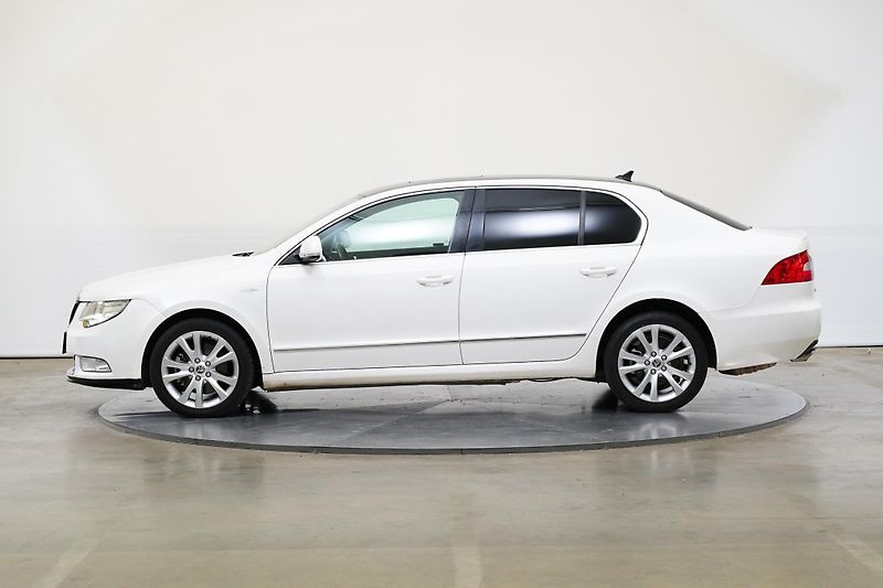 Škoda Superb - fotka 3 z 25