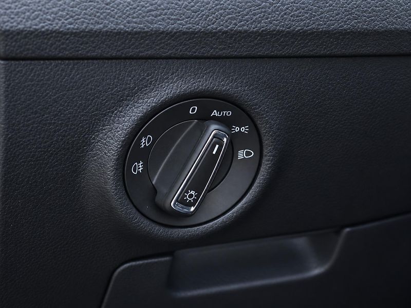 Škoda Superb 2,0 TDI DSG 110kW Style Navi - fotka 21 z 47