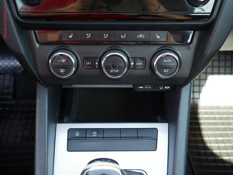 Škoda Octavia (2014) 2.0TDi, DSG, park.asist - fotka 15 z 16