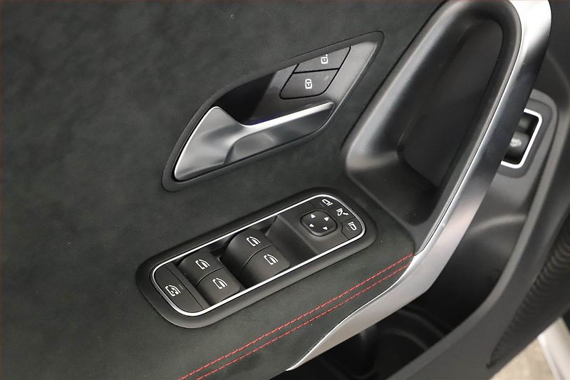 Mercedes-Benz CLA (2024) 200 d - fotka 19 z 21