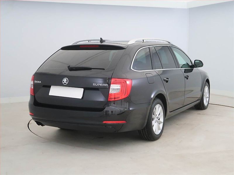 Škoda Superb (2013) Ambition 1.6 TDI, Serv.kniha - fotka 5 z 18