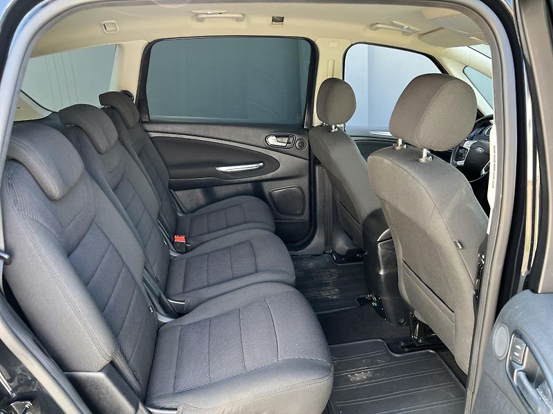 Ford S-MAX 2.2TDCi AUTOMAT NAVI KLIMA - fotka 31 z 44