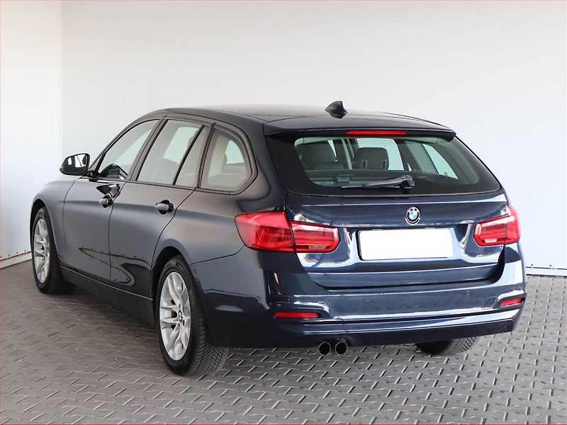 BMW Řada 3 (2017) 320 d xDrive, 4X4, Automat - fotka 4 z 20